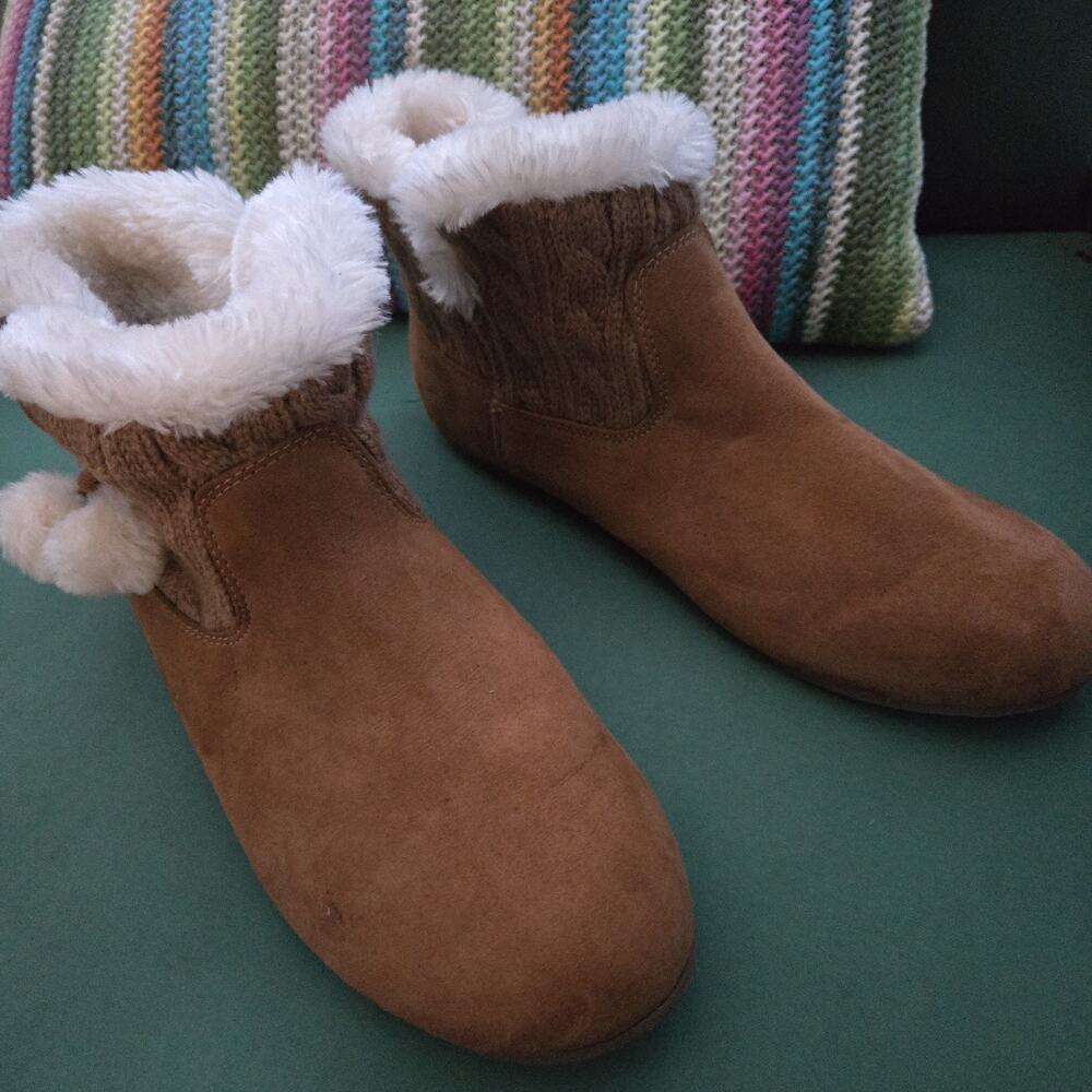 Airwalk Connie Cognac Shoe Sweater Ankle Booties Pom Pom Size 9.5 Faux Leather
